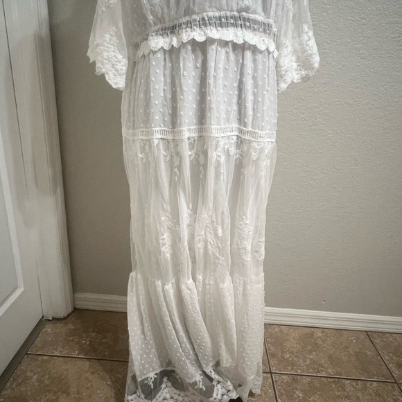 Elegant White Lace Dress - Picture 4 of 11